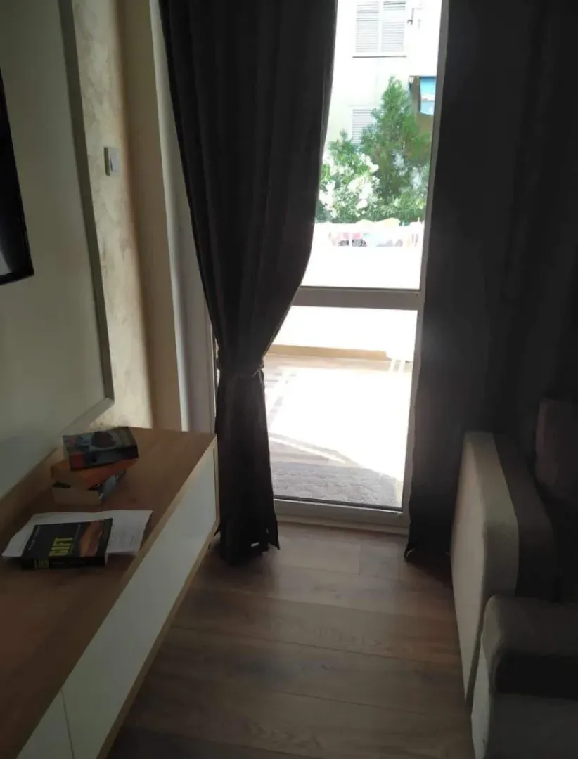 Izdavanje, jednosoban stan, 45m², Adok, Budva