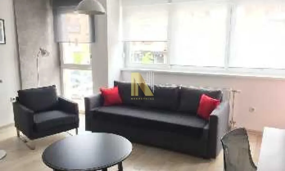 Izdavanje, dvosoban stan, 45m², Centar, Novi Sad