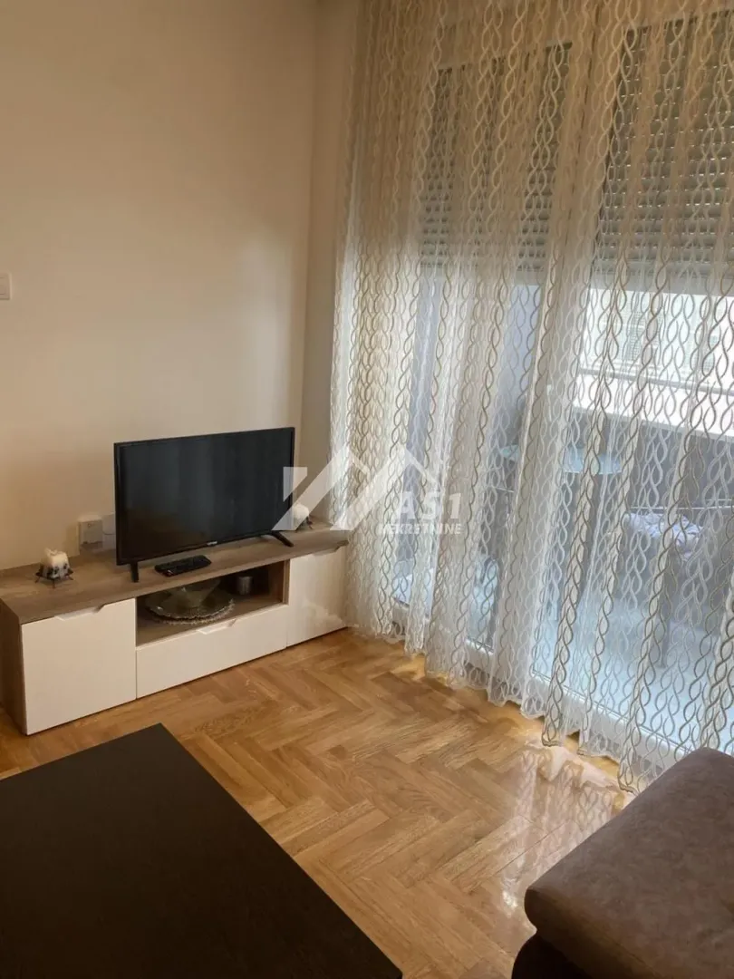 Izdavanje, jednosoban stan, 32m², Bulevar Oslobodjenja, Novi Sad Sve Podlokacije