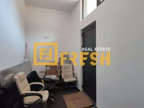 Izdavanje, poslovni prostor, 150m², Centar, Podgorica - image 13