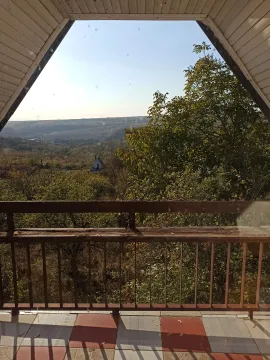 Pogled sa popločane terase na zelenu okolinu i prirodu. - image 17