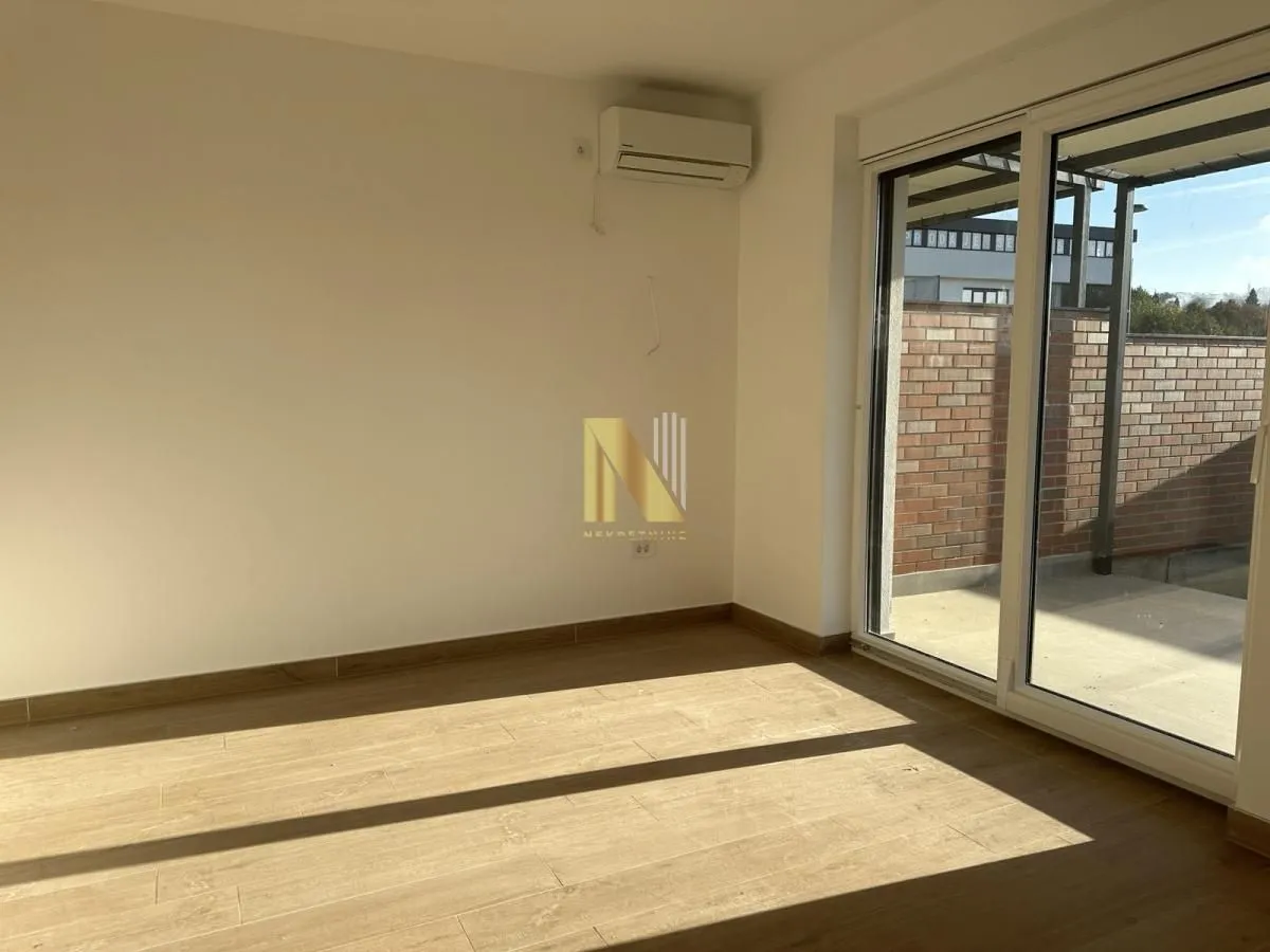 Prodaja, četvorosoban stan, 154m², Alibegovac, Petrovaradin