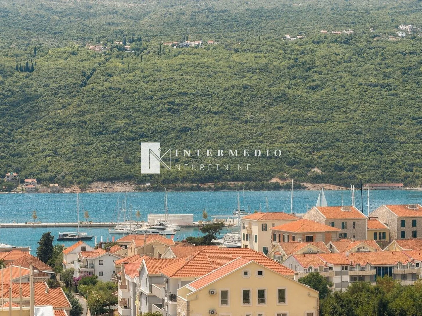 Prodaja, dvosoban stan, 69m², Đenovići, Herceg Novi