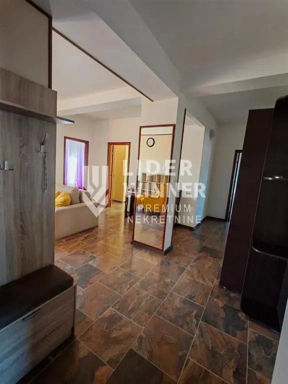 Izdavanje, četvorosoban stan, 120m², Petlovo Brdo, Beograd