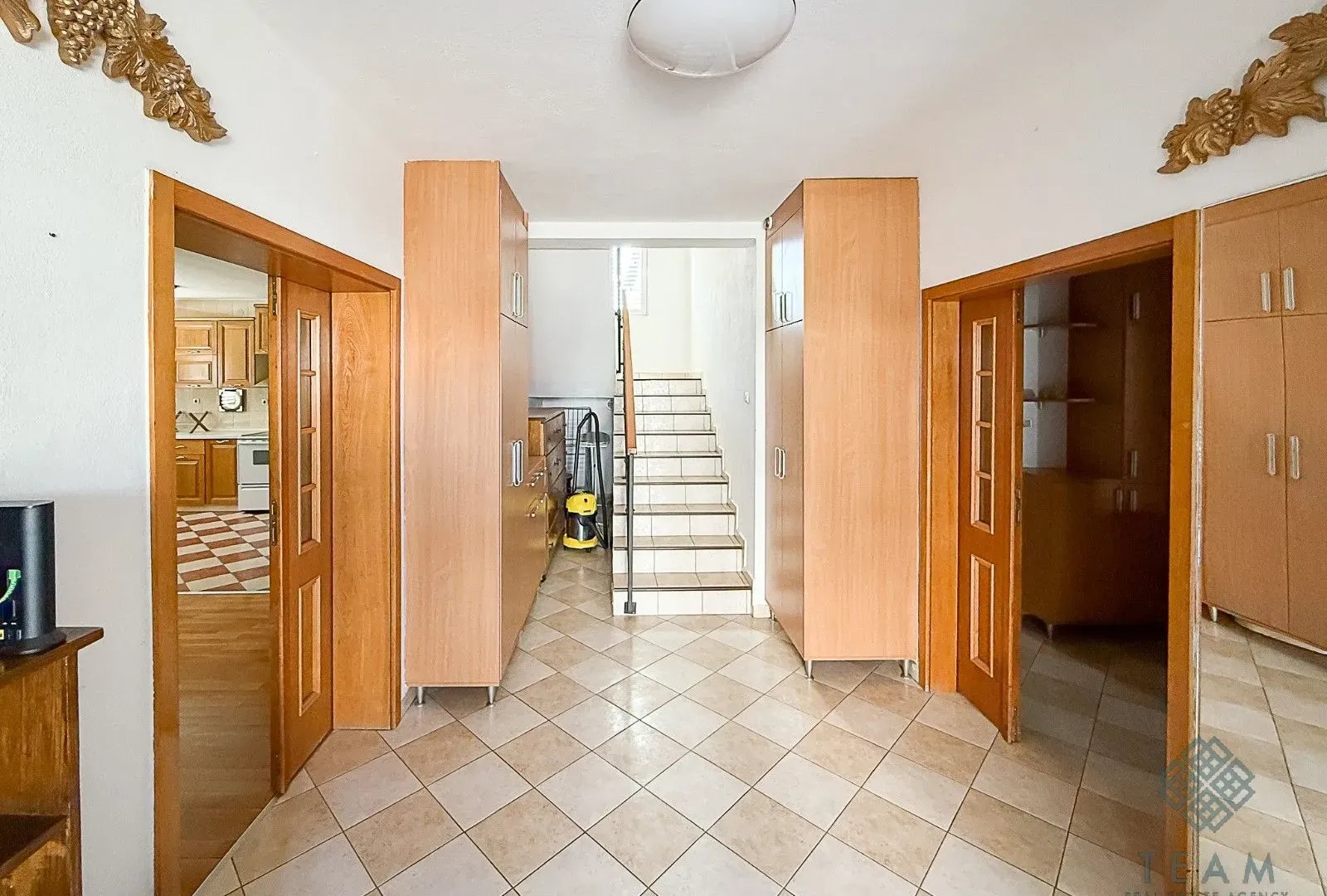 Rent, house, 400m², Zlatica, Podgorica