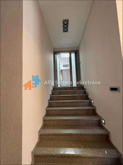 Rent, office space, 144m², Južni Bulevar, Vračar Sve Podlokacije