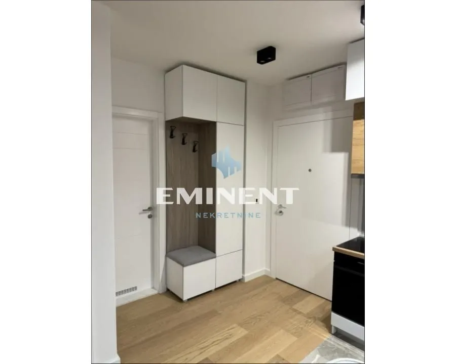 Izdavanje, dvosoban stan, 33m², Novi Beograd Blok 65, Novi Beograd Sve Podlokacije