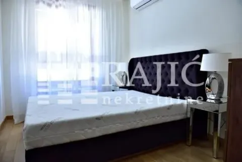 Furnished bedroom with a large double bed. - image 5
