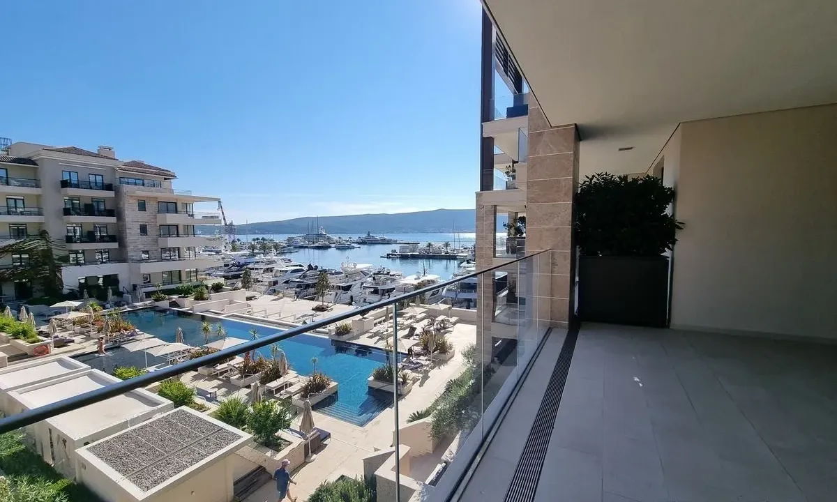 Prodaja, dvosoban stan, 187m², Tivat, Crna Gora