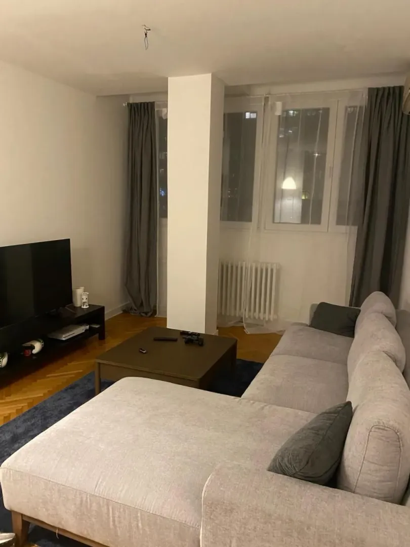 Izdavanje, trosoban stan, 44m², Novi Beograd Blok 1 Fontana, Novi Beograd Sve Podlokacije