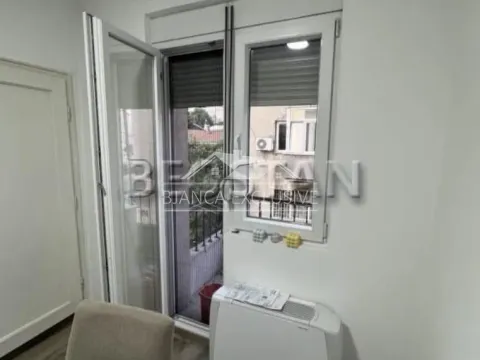 Prodaja, četvorosoban stan, 66m², Južni Bulevar, Vračar Sve Podlokacije - image 8