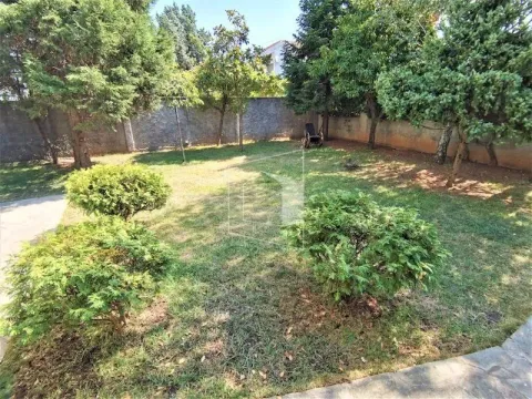 Izdavanje, kuća, 250m², Stari Aerodrom, Podgorica - image 23