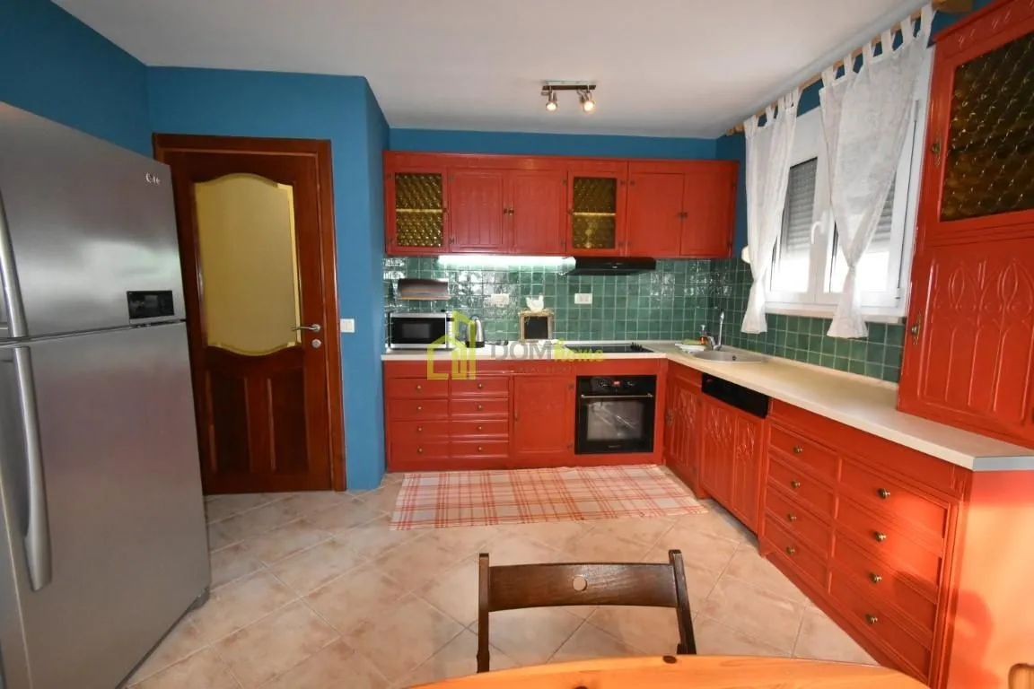 Sale, house, 191m², Tološi, Podgorica