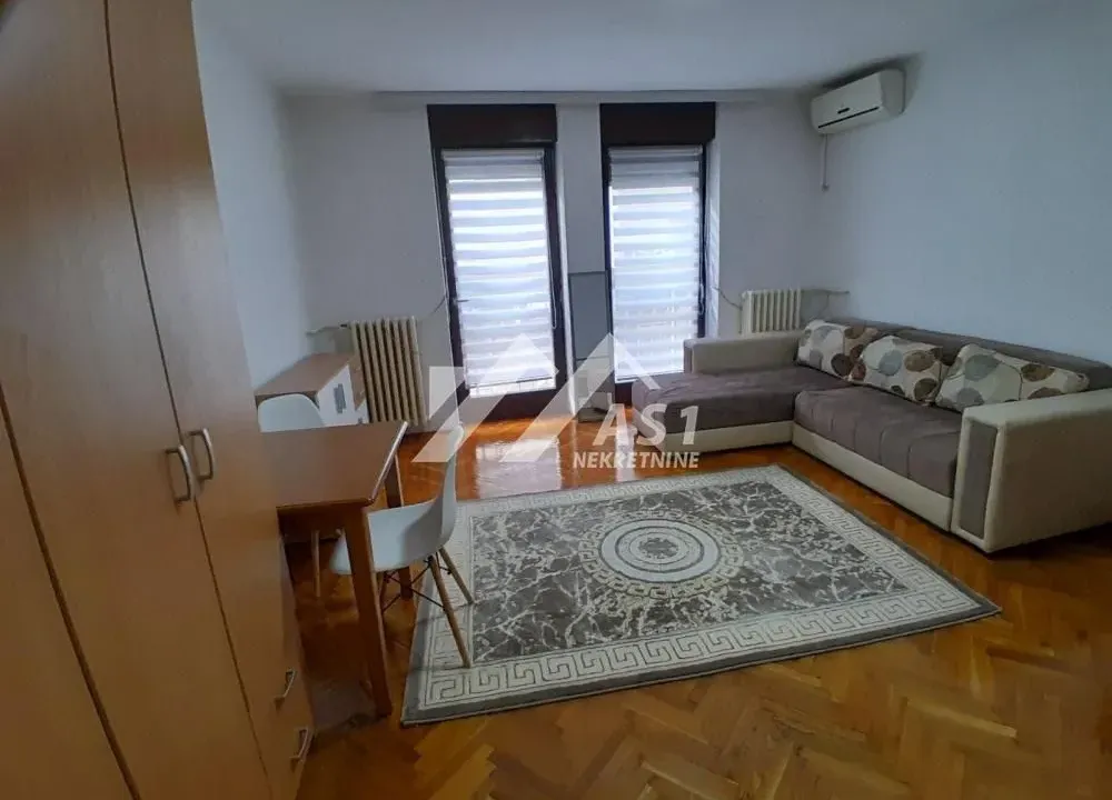 Izdavanje, jednosoban stan, 30m², Centar, Novi Sad