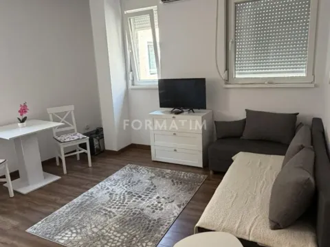 Rent, one bedroom apartment, 35m², Savski Venac, Beograd - image 1