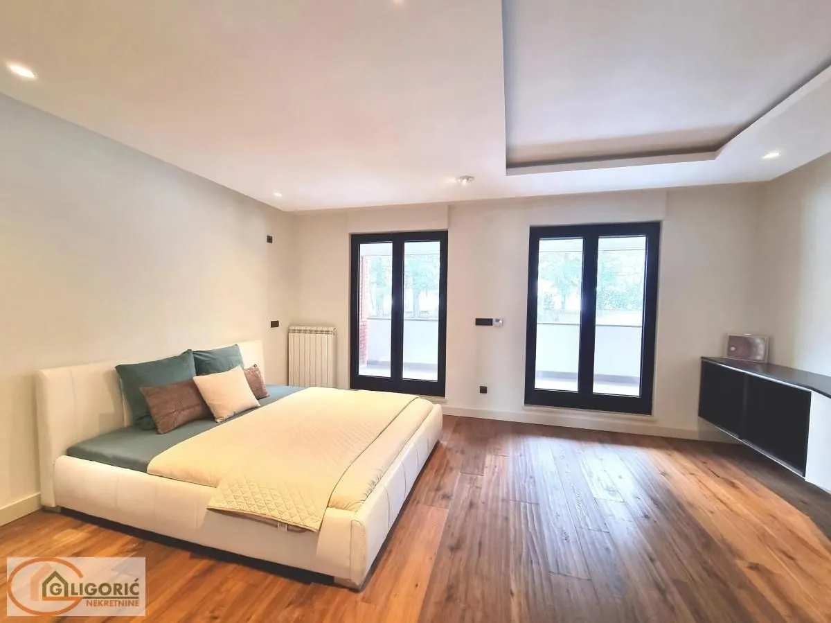Prodaja, kuća, 305m², Čukarica, Beograd