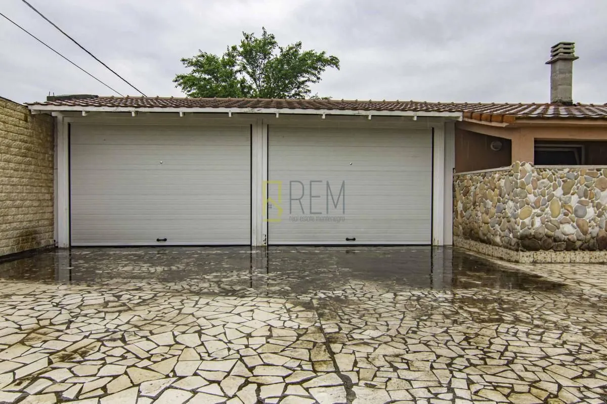 Prodaja, kuća, 400m², Danilovgrad, Crna Gora