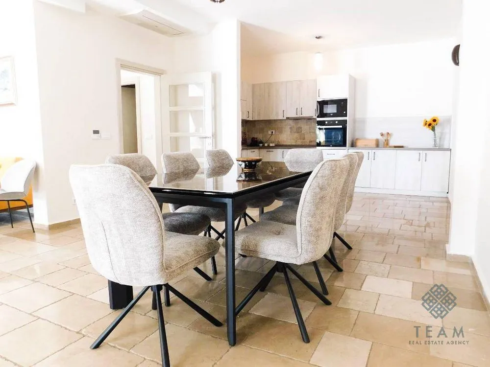 Izdavanje, kuća, 180m², Reževići, Budva