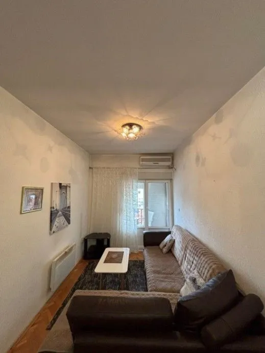 Izdavanje, jednosoban stan, 38m², Stari Aerodrom, Podgorica