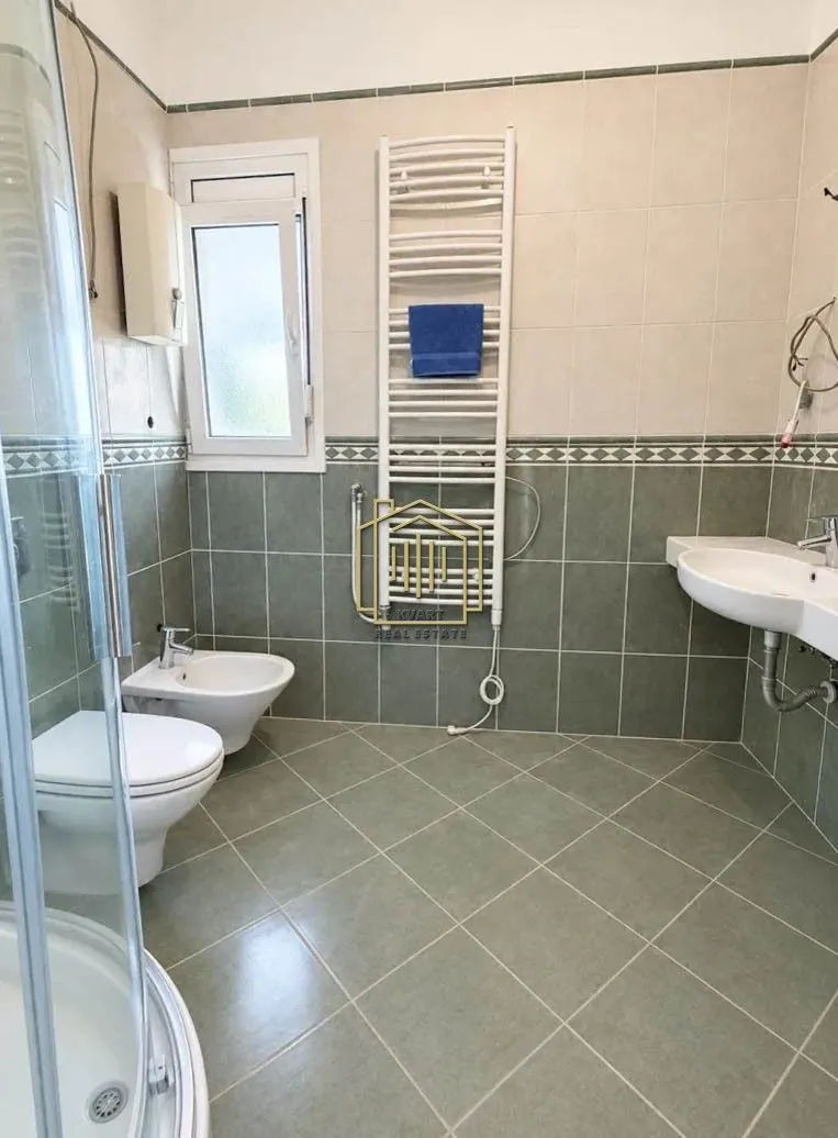 Bathroom equipped with a shower cabin, sanitary ware, and a towel radiator.