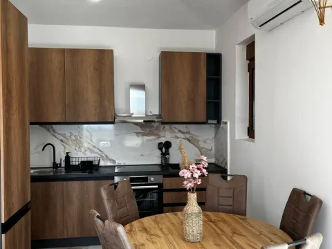 Izdavanje, kuća, 63m², Krimovica, Kotor - image 13