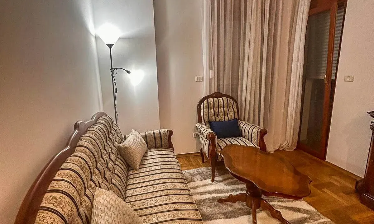 Izdavanje, jednosoban stan, 40m², Pobrežje, Podgorica