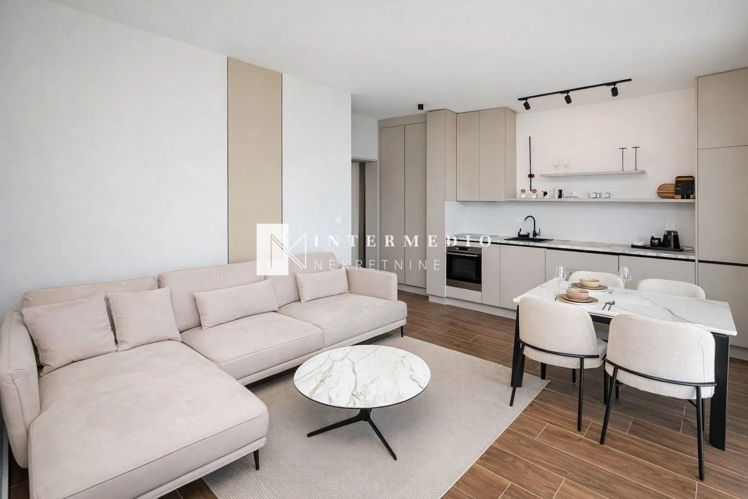 Prodaja, dvosoban stan, 59m², Njivice, Herceg Novi