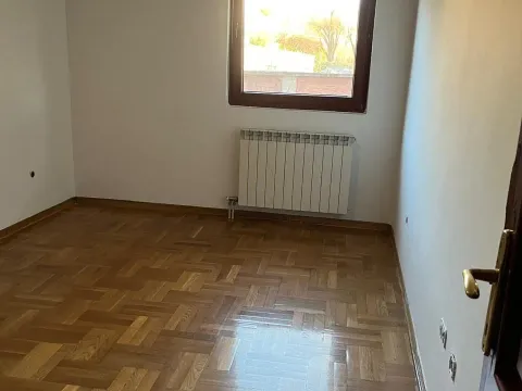 Izdavanje, trosoban stan, 120m², Ibričevina, Podgorica - image 7