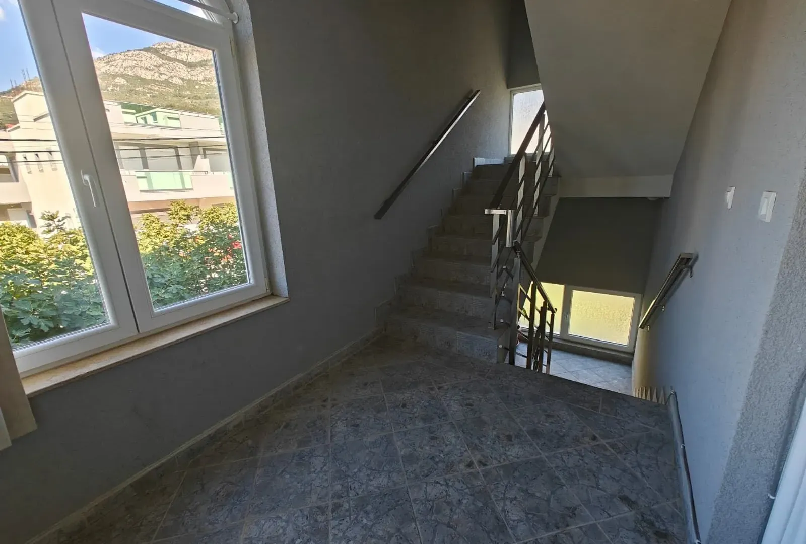 Prodaja, kuća, 370m², Šušanj, Bar