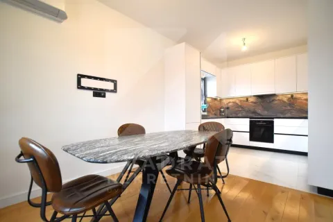 Izdavanje, petosoban stan, 180m², Gornja Gorica, Podgorica - image 6
