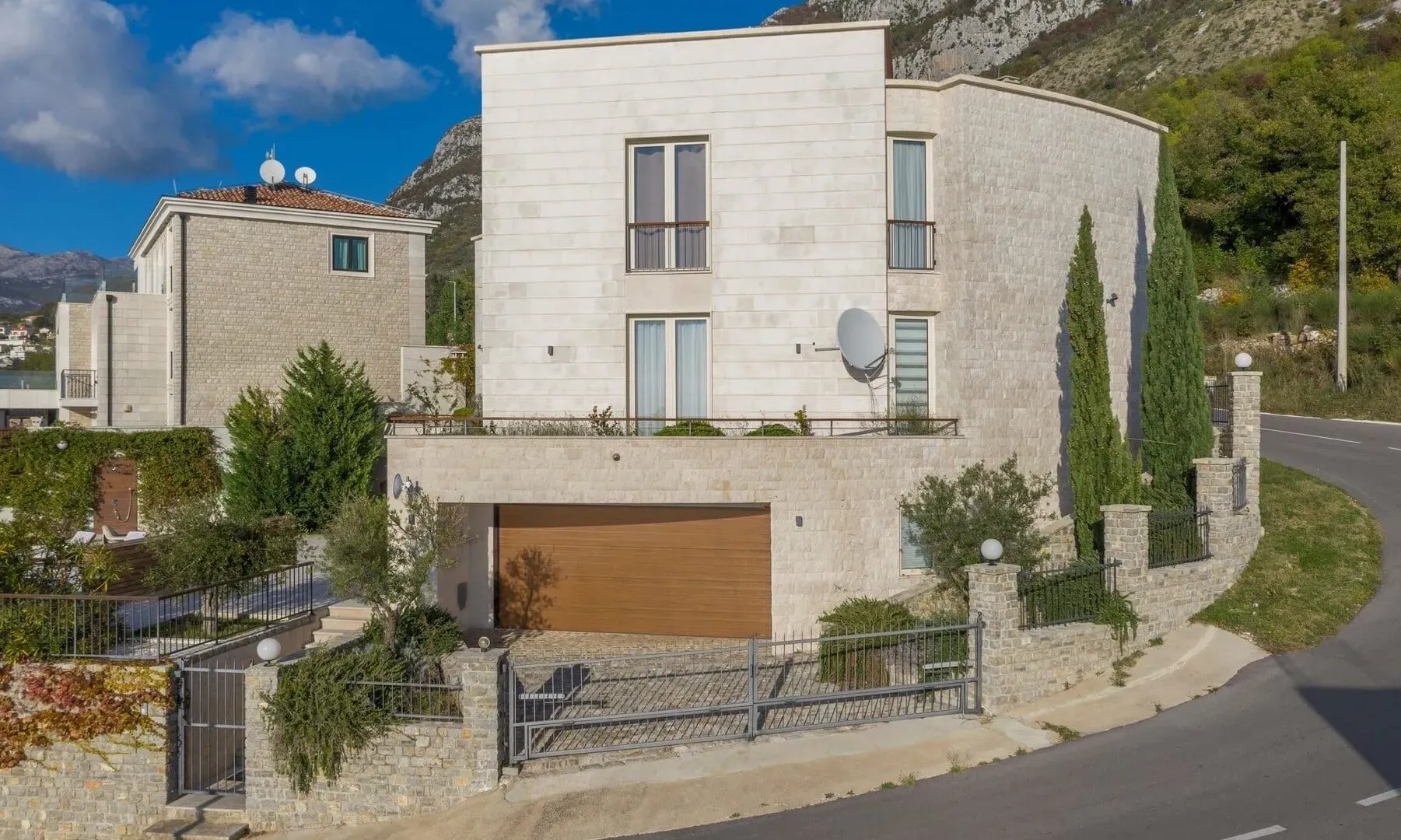 Sale, house, 600m², Blizikuće, Budva