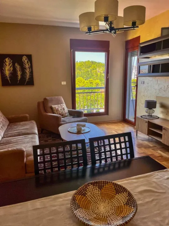Izdavanje, dvosoban stan, 70m², Pobrežje, Podgorica