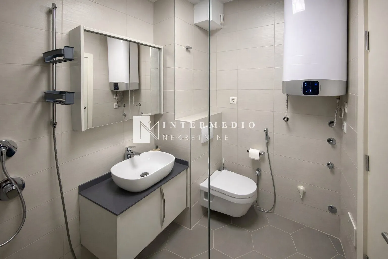 Prodaja, dvosoban stan, 62m², Dobrota, Kotor