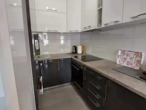 Izdavanje, dvosoban stan, 75m², Centar, Tivat - image 5