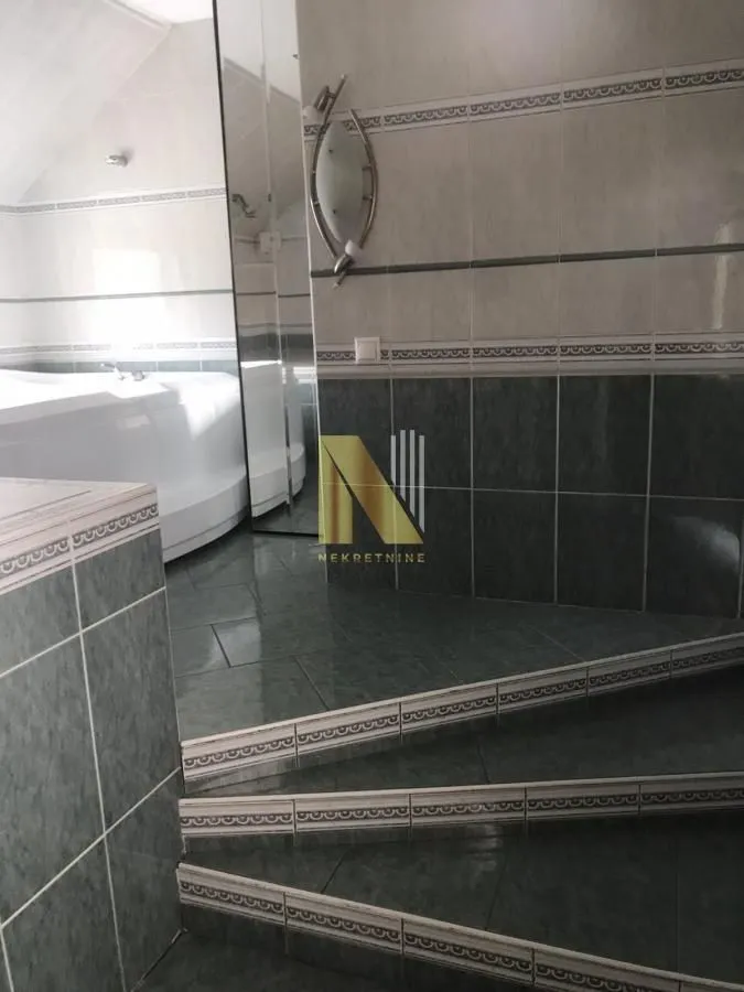 Prodaja, stan, 130m², Grbavica, Novi Sad Sve Podlokacije