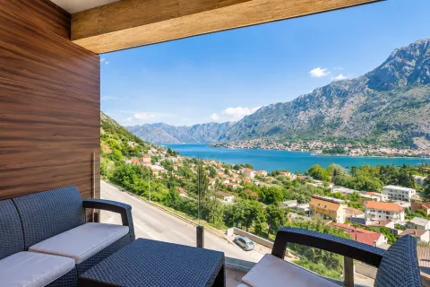 Rent, three bedroom apartment, 140m², Škaljari, Kotor - image 10