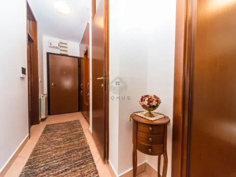 Prodaja, trosoban stan, 126m², Stari Aerodrom, Podgorica - image 5