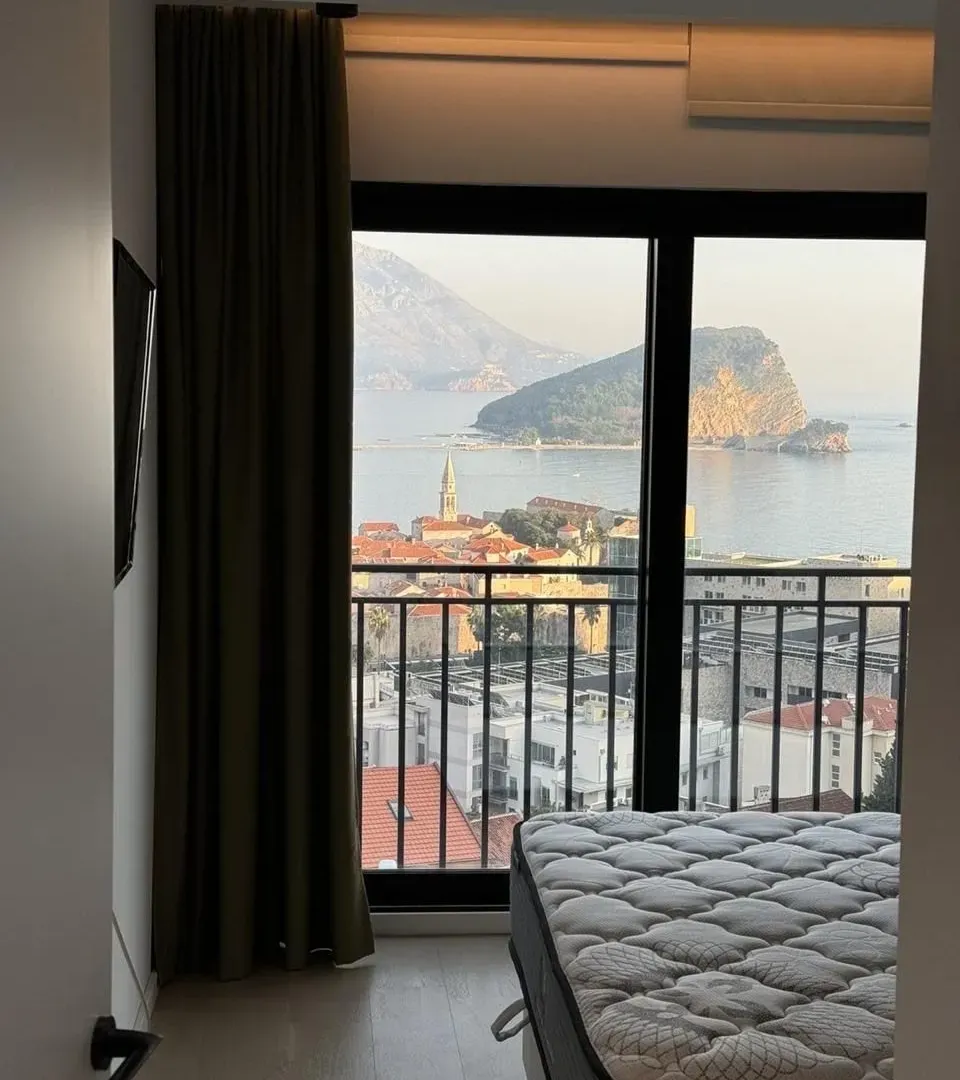 Prodaja, trosoban stan, 245m², Centar, Budva