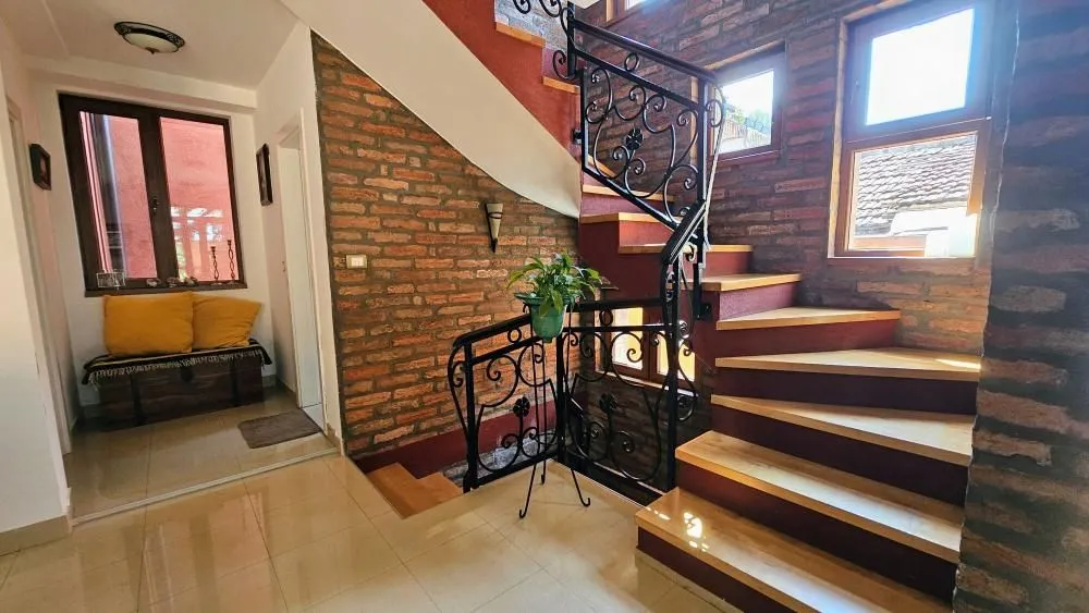 Izdavanje, kuća, 180m², Kalenić Pijaca, Vračar Sve Podlokacije