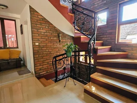 Izdavanje, kuća, 180m², Kalenić Pijaca, Vračar Sve Podlokacije - image 10