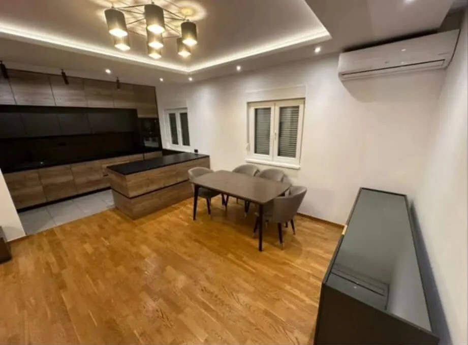 Izdavanje, dvosoban stan, 120m², City Kvart, Podgorica