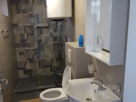 Izdavanje, jednosoban stan, 55m², Momišići, Podgorica - image 7