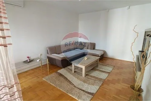 Prodaja, jednosoban stan, 60m², Blok 9, Podgorica