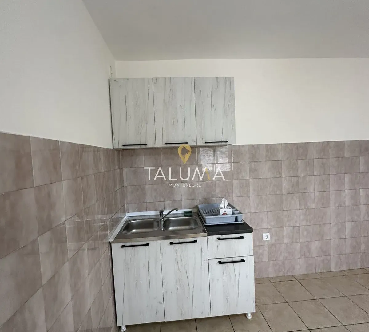 Izdavanje, jednosoban stan, 60m², Tološi, Podgorica