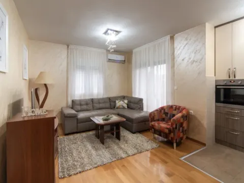 Izdavanje, dvosoban stan, 56m², Momišići, Podgorica - image 2