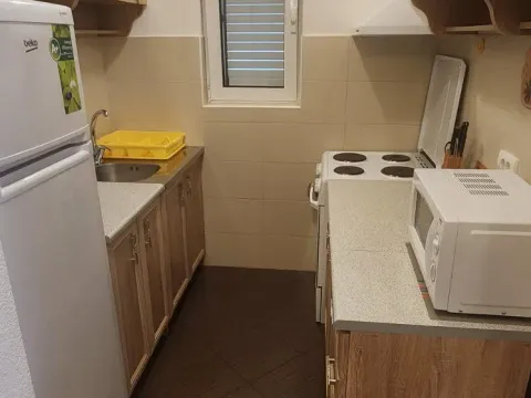 Izdavanje, jednosoban stan, 45m², Dobrota, Kotor - image 4