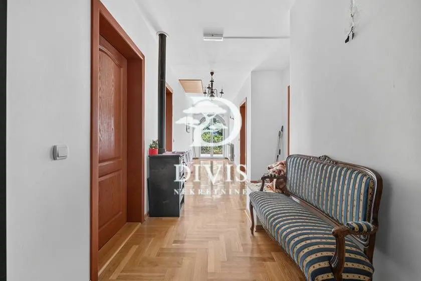 Prodaja, kuća, 320m², Krćevac, Topola