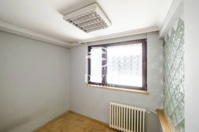 Prodaja, trosoban stan, 60m², Savski Trg, Beograd