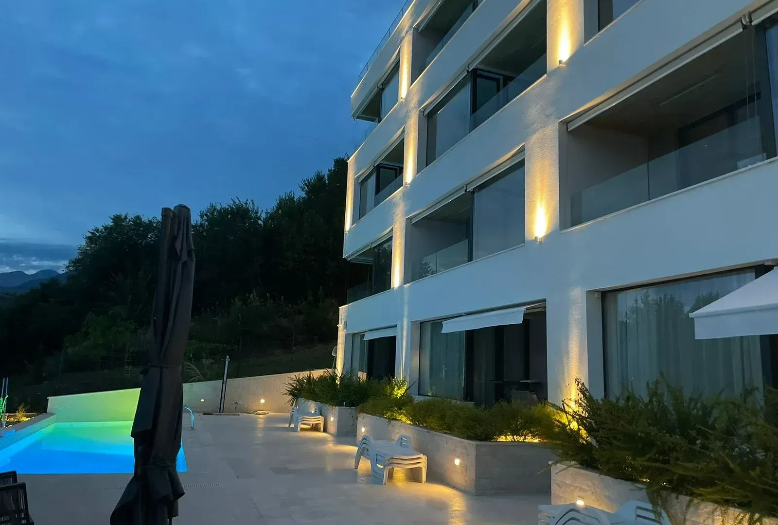 Izdavanje, stan, 159m², Tivat, Crna Gora