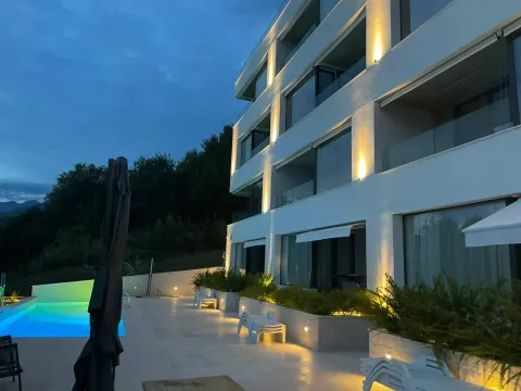 Izdavanje, stan, 159m², Tivat, Crna Gora - image 1